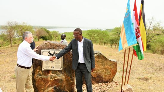 Magyar Afrika-utazó emléktábláját avatta fel az Országgyűlés elnöke Ugandában