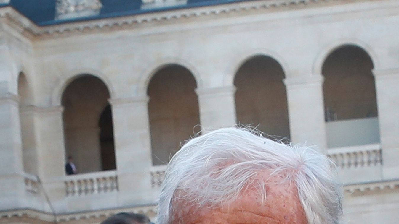 Jean-Paul Belmondo dedikált nyakkendőjét is elárverezik