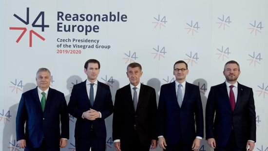 Elkezdődött a V4 csúcstalálkozó Prágában