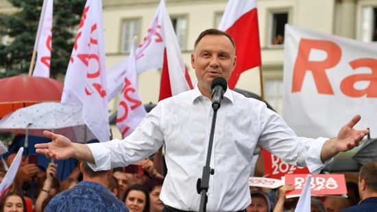 Egész Lengyelország feszülten várja, hogy milyen sors vár rá