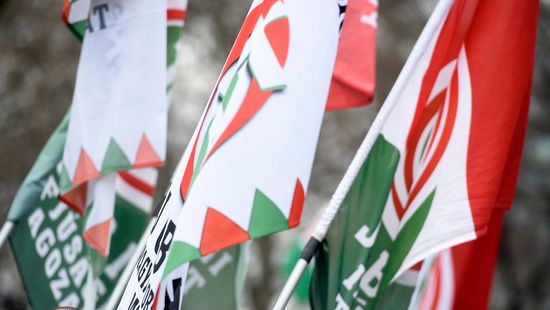 Megbukott a Jobbik Facebookot védelmező petíciója