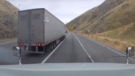 Íme a találmány, ami megállít egy száguldó kamiont + videó