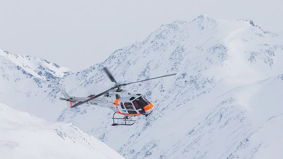 Helikopterrel kellett lehozni egy részeg turistát az Alpokról