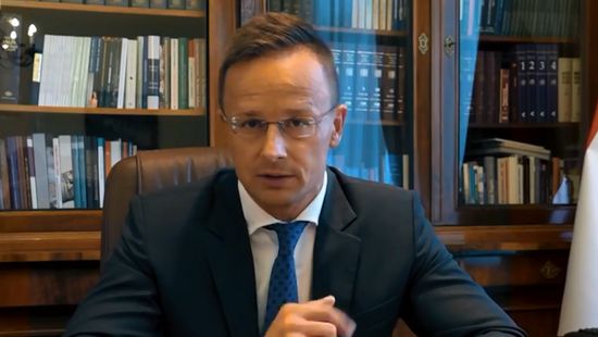 Szijjártó Péter: A konzuli szolgálat segít a magyarokon