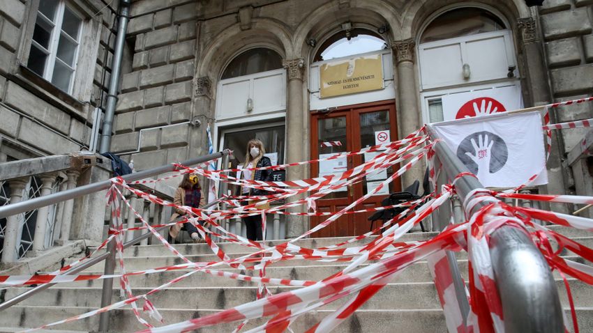 A blokád befejezésére szavaztak a dolgozók a Színművészetin