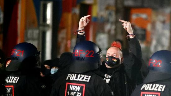 Ezerötszáz rendőr lakoltatta ki a berlini anarchistákat + videó