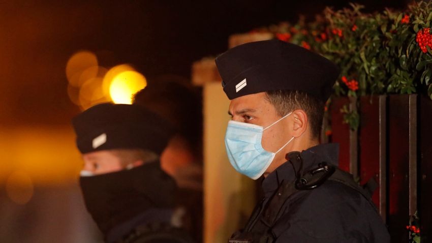 Őrizetbe vették a párizsi merénylő családtagjait is