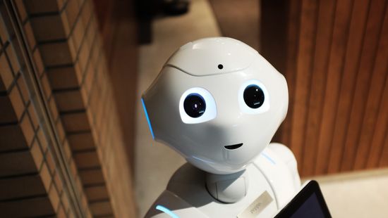 Robotok enyhítik az emberi kapcsolatok hiányát Japánban