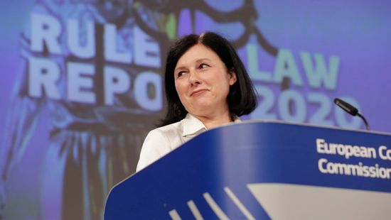 Felháborító módon hallgatnak a brüsszeli politikusok a rasszista botrányban