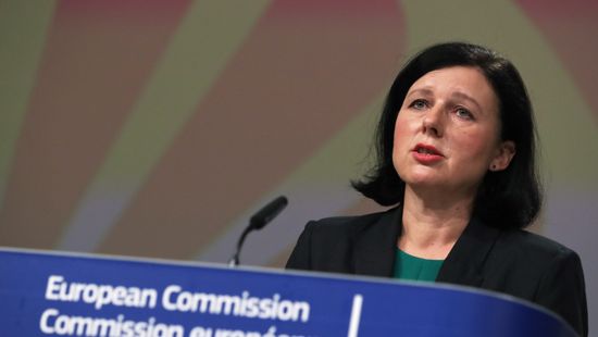 Lemondásra szólította fel Kovács Zoltán Věra Jourovát
