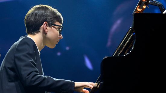 Boros Misi, a „zongora hercege” online közvetített hangversenyt ad