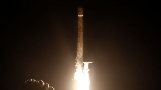 Elon Musk űrcége 143 műholdat állított pályára egy rakétával
