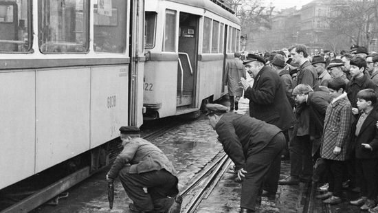 Groteszk budapesti streetfotók kerültek elő ötven év után