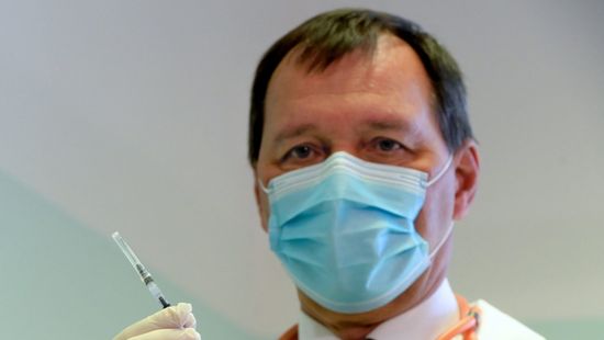 A brit mutáns ellen is védhetnek a vakcinák