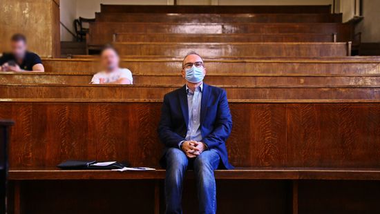 Csak a bírón áll, mikor ítél Simon Gábor felett