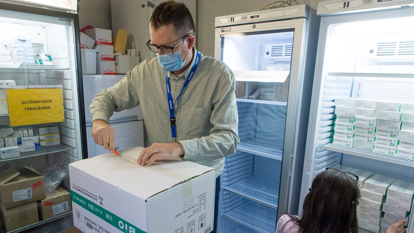Mától már a kínai vakcinával is oltanak a háziorvosok