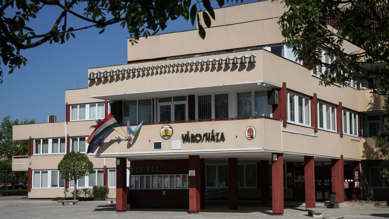 Gyanús ügyletek sora a balliberális pártok vezette Tiszaújvárosban