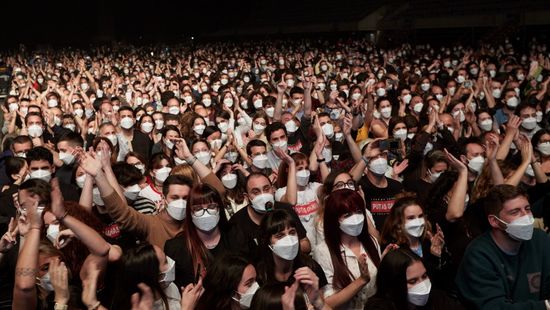 Ötezer emberrel szerveztek koncertet Barcelonában