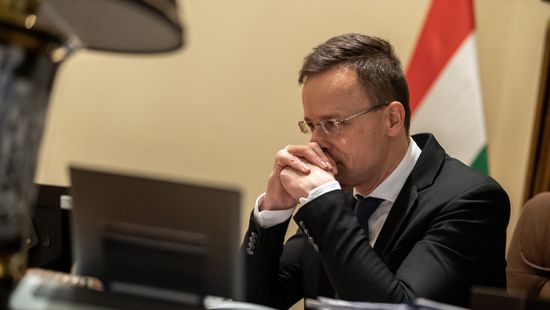 Szijjártó Péter Jourovát és társait kérdezte Petry kirúgásáról