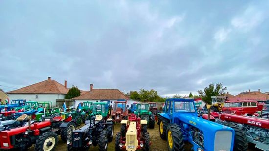 Negyven új traktort helyeztek forgalomba Békésben