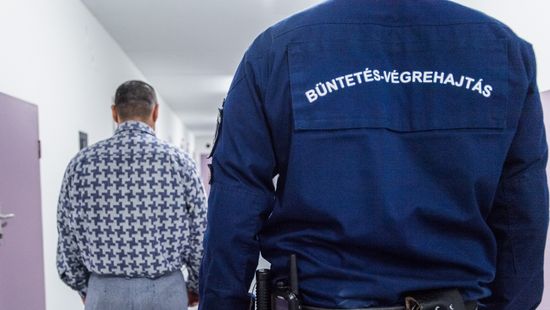 Tudományos munka helyett negatív hangulatkeltés