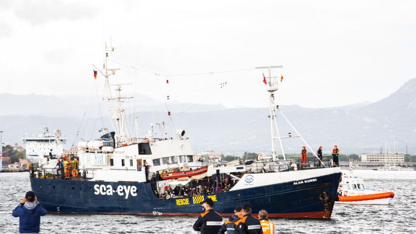 Migránsszállító hajót tartóztattak fel Palermo kikötőjében