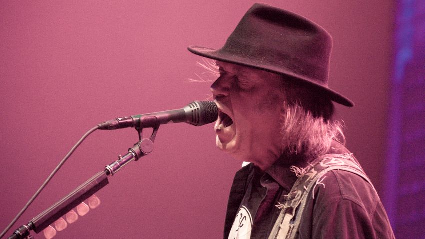 Neil Young életművének felét megvásárolta egy brit cég