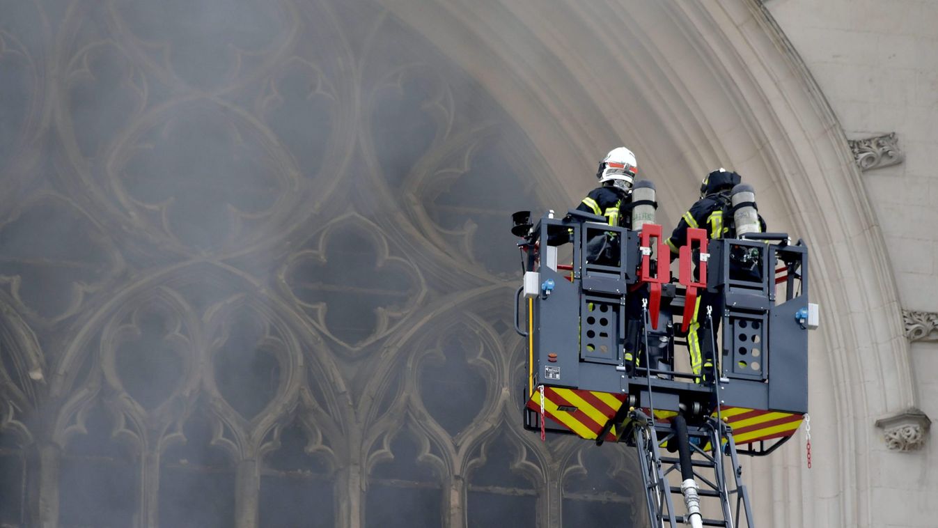 Fire at the Saint-Pierre-et-Saint-Paul cathedral in Nantes