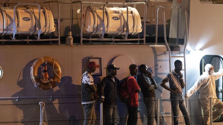 Sok százezer migráns kaphat tartózkodási engedélyt