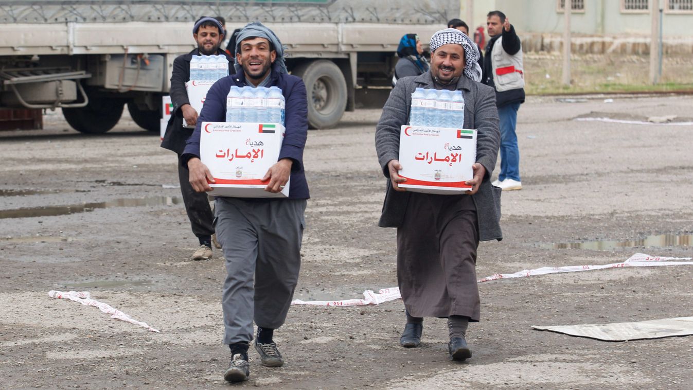 Displaced Iraqis from Mosul, who are fleeing from Islamic State militants, receive aid in the east of Mosul
