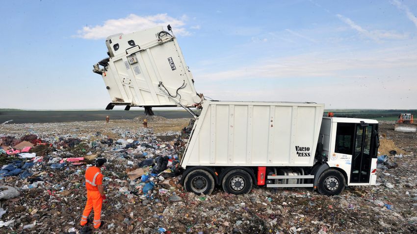 Fejenként háromszáz kiló hulladék