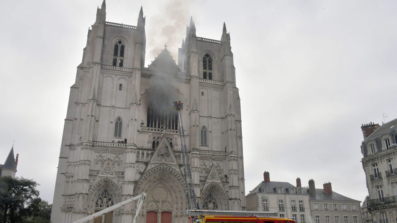 Fire at the Saint-Pierre-et-Saint-Paul cathedral in Nantes