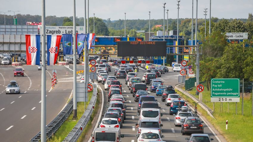 Emelt díjas autópályákon a tengerre