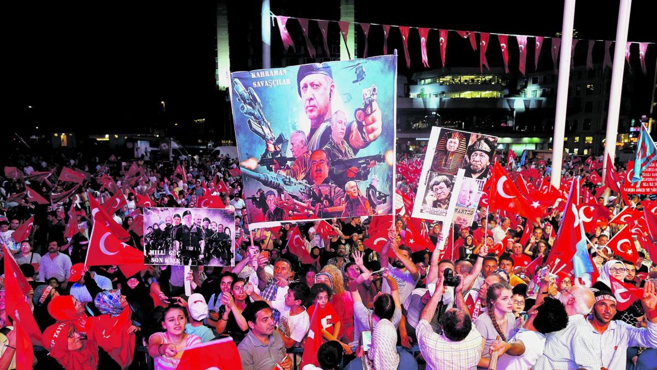 Szimpátiatüntetés a török elnök mellett. A puccskísérlet áttörte a gátat?