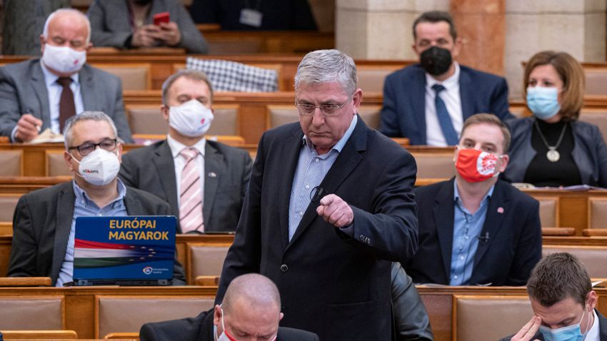 Baloldali pergőtűz a kínai vakcinára