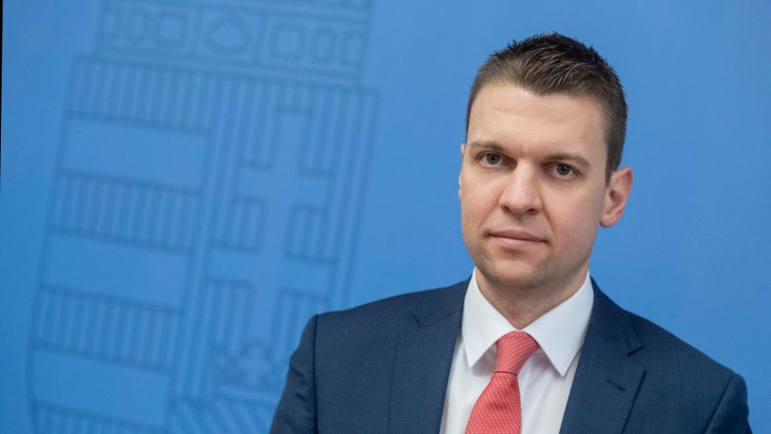 Menczer Tamás cáfolta a baloldali hírportálok vádjait