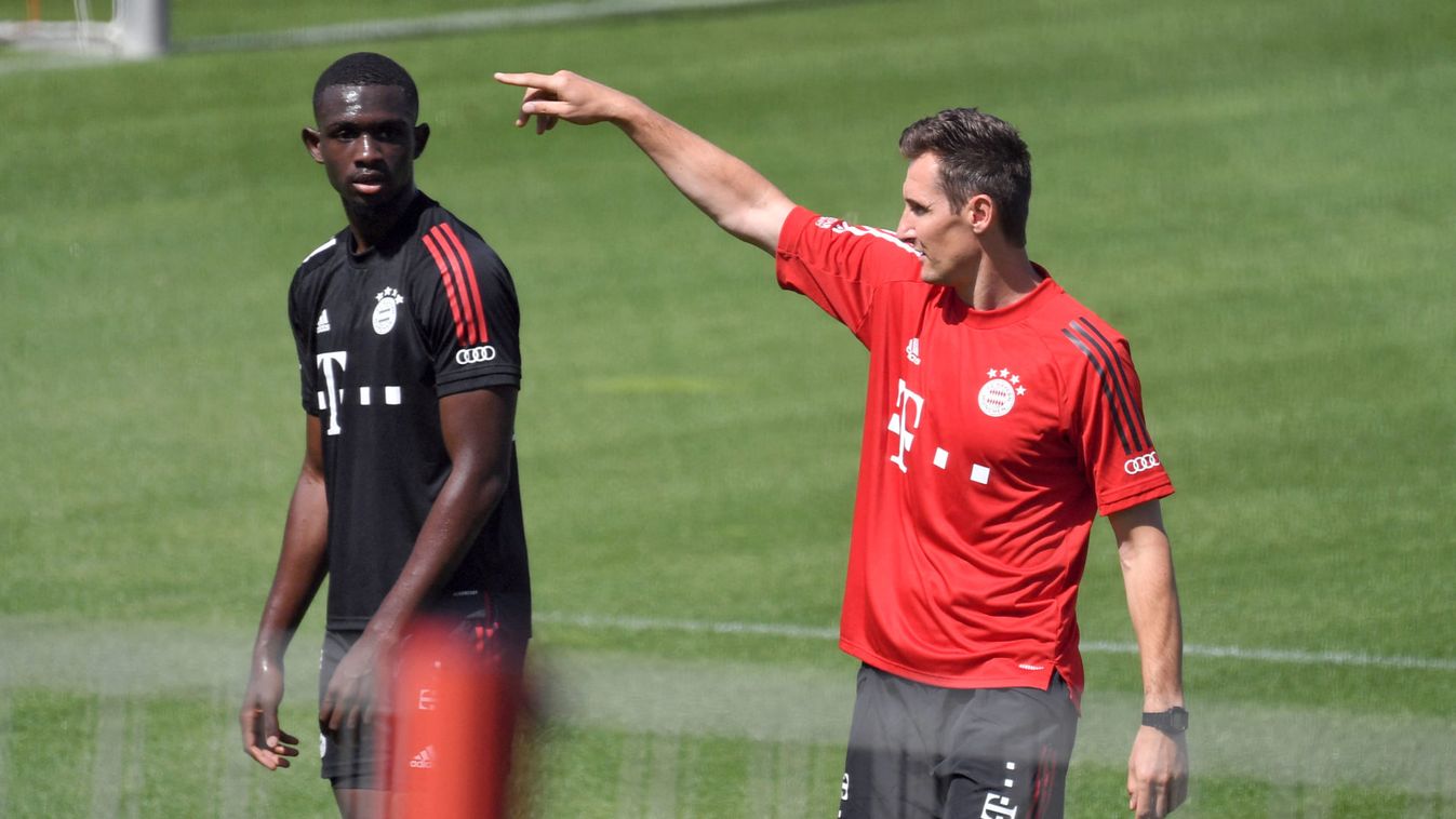 Tanguy Nianzou Kouassi (FC Bayern Munich) is in the squad for the first time in the game against Werder Bremen.