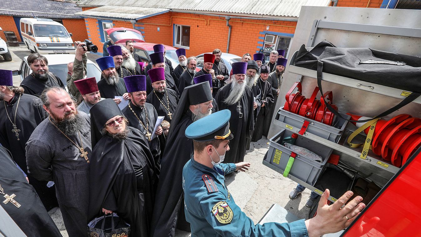 Clergymen take a fire safety course in Dzhankoy