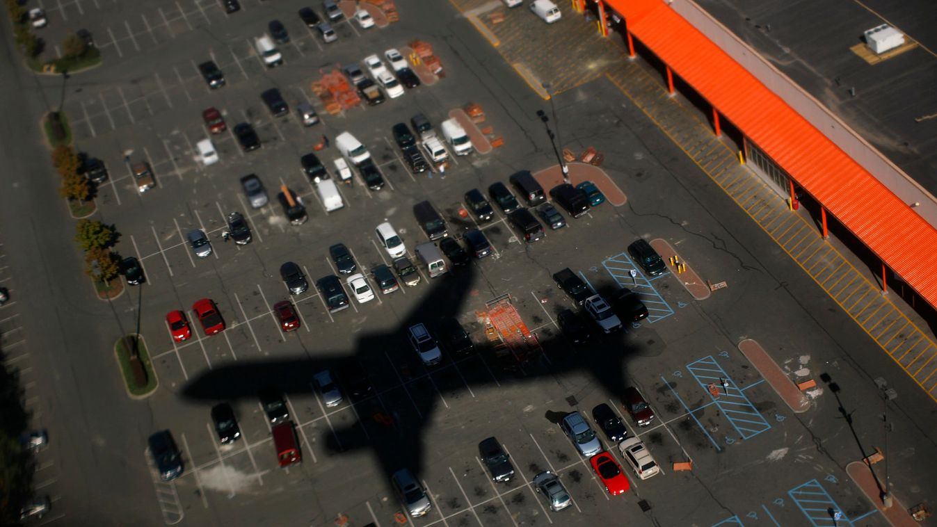 US Democratic presidential nominee Senator Barack Obama (D-IL) campaign plane casts a shadow on a parking lot as it approaches LaGuardia Airport in New York