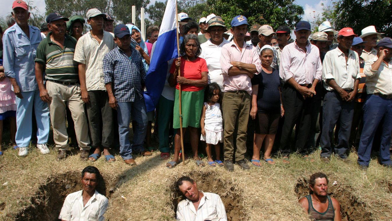 Peasants affected by Nemagon threaten to bury then selves during a protest in Managua.