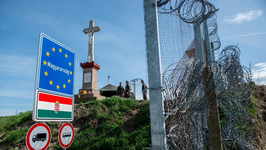 Brüsszel aprópénzt ad a kerítésre, de a jövőnket kérné érte cserébe
