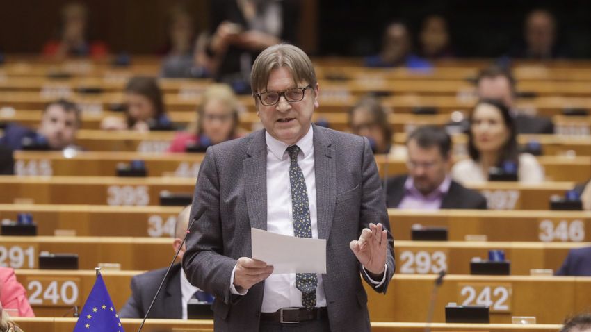 Kiakadt a válságkezelésre Guy Verhofstadt