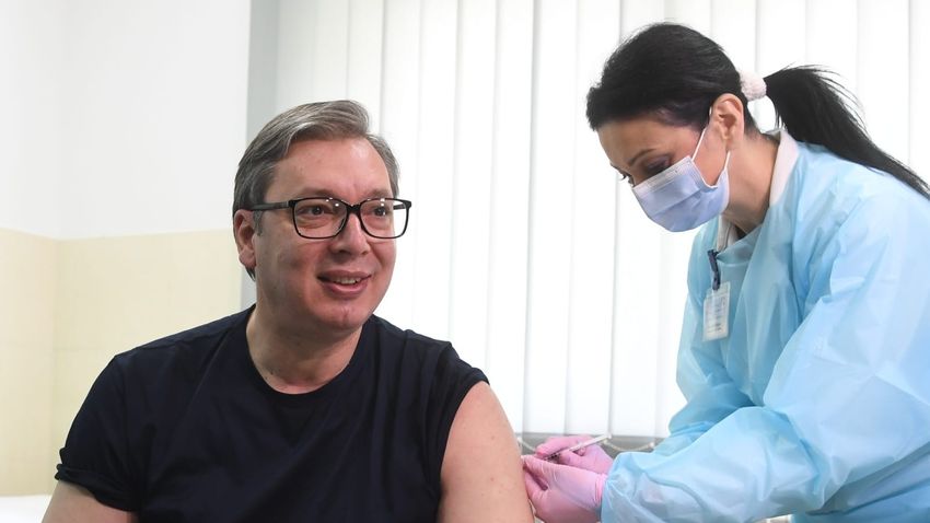 Kínai vakcinával oltották be a szerb elnököt