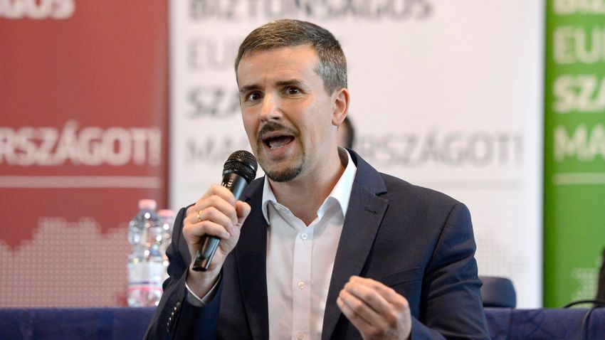 Jakab Péter vagy nem érti a helyzetet, vagy hazudik