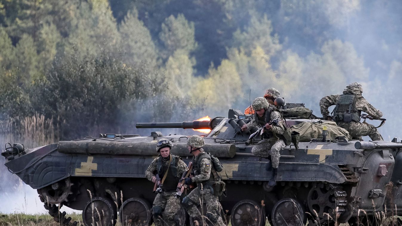 Ukrainian servicemen take part in the Rapid Trident 2017 joint NATO military drills at the International Peacekeeping Security Center near the village of Starychy