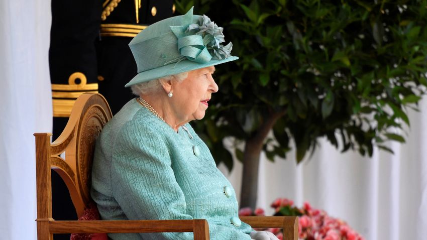 Barbadoson búcsút vennének II. Erzsébettől és a koronától