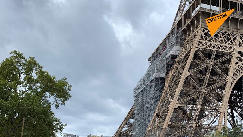 Bombafenyegetés az Eiffel-toronyban, kiürítették Párizs ékességét