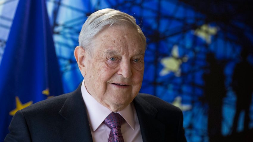 Közép-Európában is Soros György szervezetei döntik el, mi álhír a Facebookon