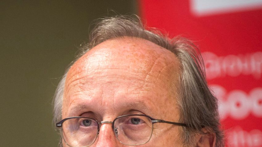 Niedermüller Péter szerint tegnap jobb volt írnek, mint magyarnak lenni