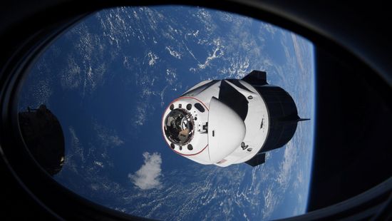Sikeresen átdokkolt a Crew Dragon az ISS másik moduljára